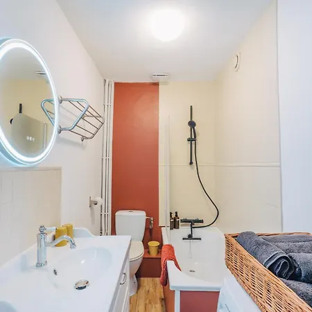 La Suite, 2 Chambres, 5 Personnes, Plein Centre, Proche De Apartman *